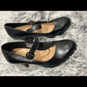 Black comfort shoes